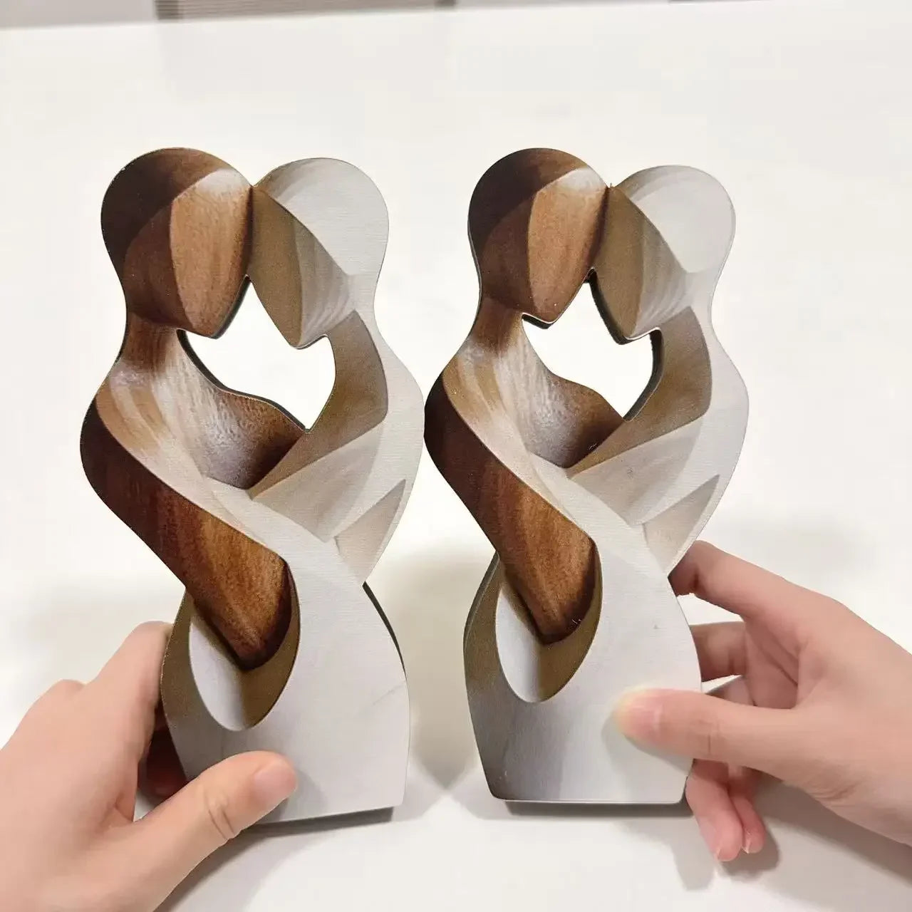 1PC 2D Flat Elegant Wooden Couple Statue-Modern Home Decor, Artificial Wood,Ideal for Living Room,Bedroom,or Office sculpture